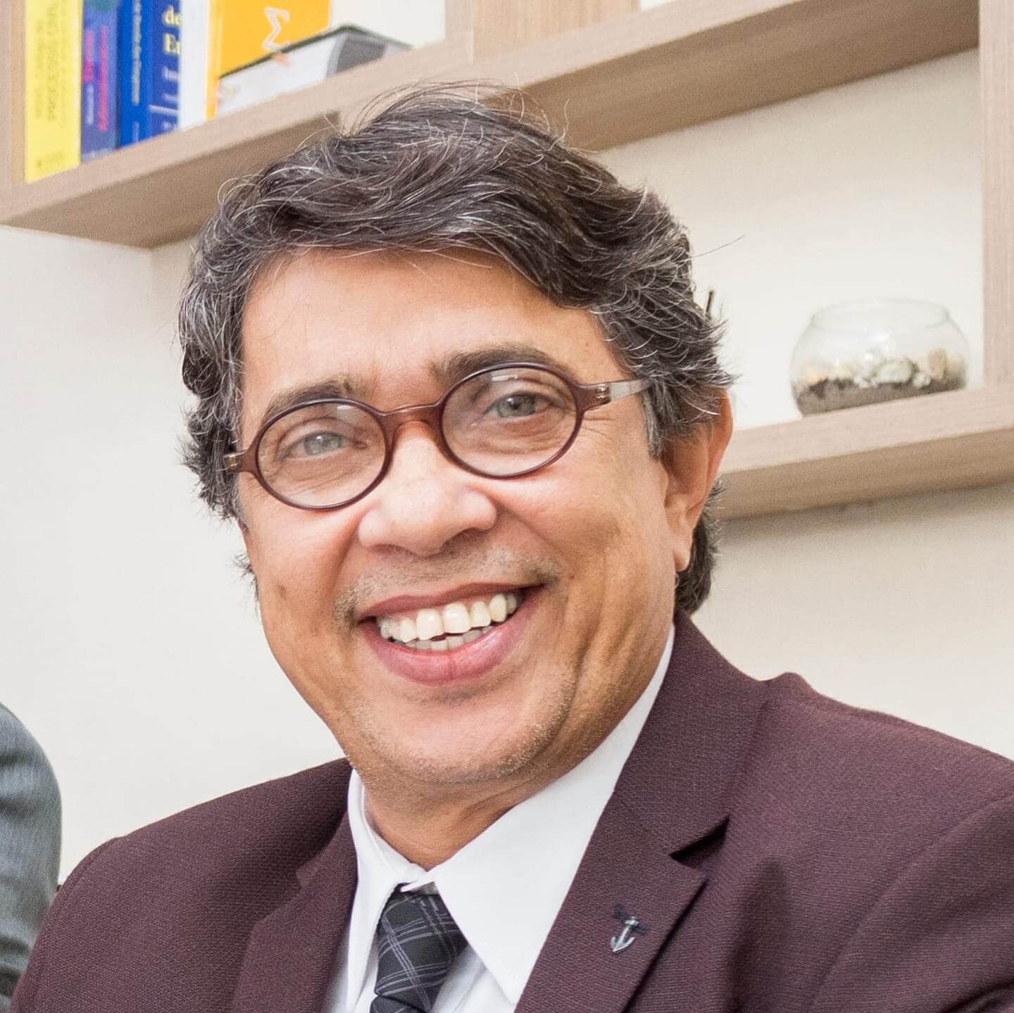 Dr. Edmar Teixeira